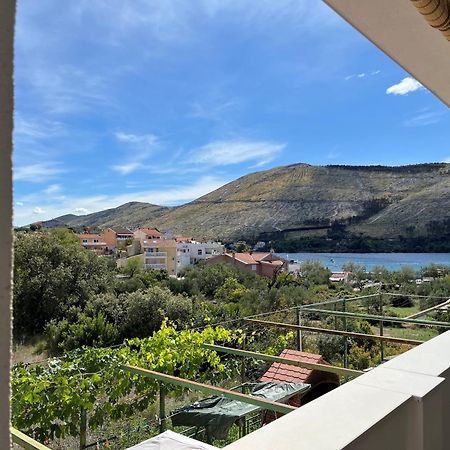 Apartmani Mlinar - Two Bedroom Apartment With Seaview Grebaštica エクステリア 写真