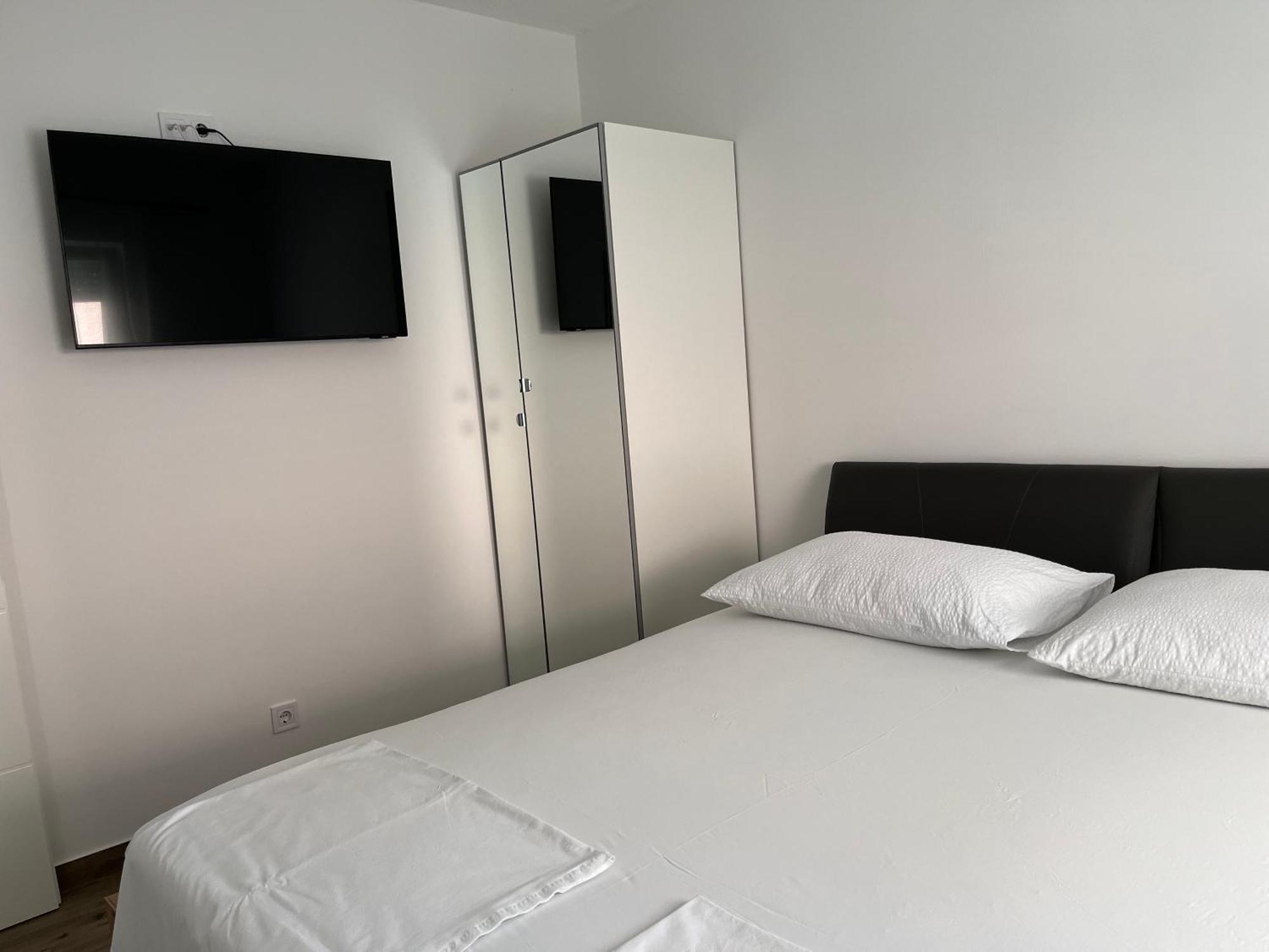 Apartmani Mlinar - Two Bedroom Apartment With Seaview Grebaštica エクステリア 写真