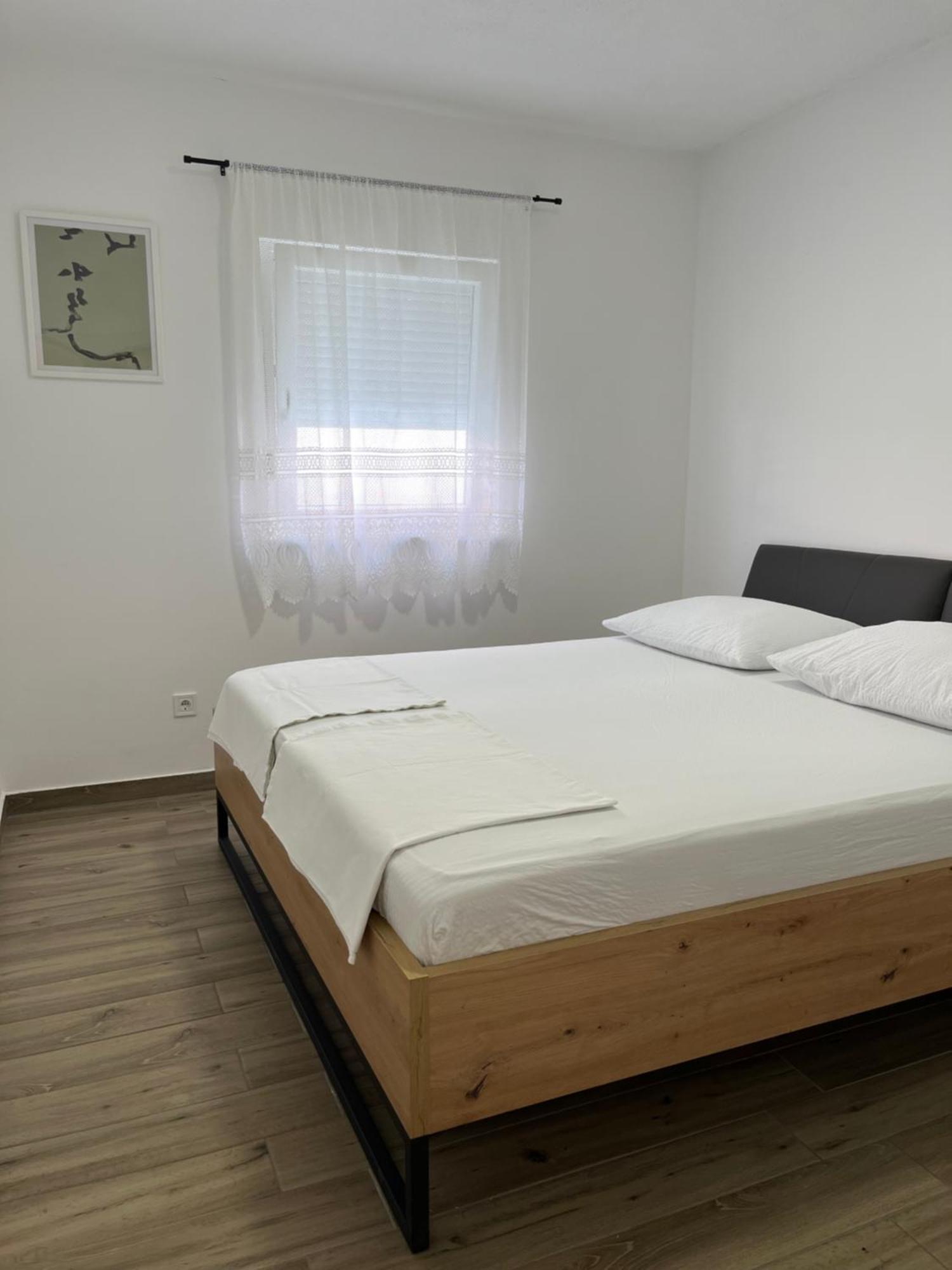 Apartmani Mlinar - Two Bedroom Apartment With Seaview Grebaštica エクステリア 写真